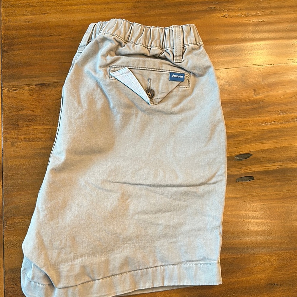 Chubbies Elastic Waist Grey Khaki Shorts Size Large Pockets 5.5” Inseam